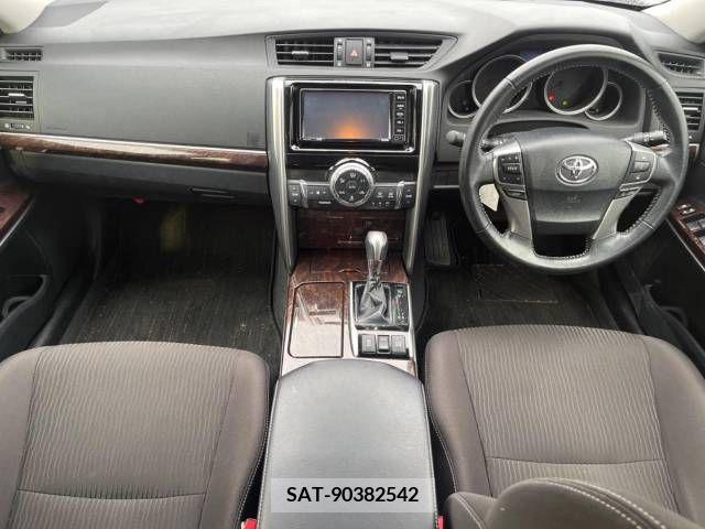 Toyota MARK X 2017-09 304407-1