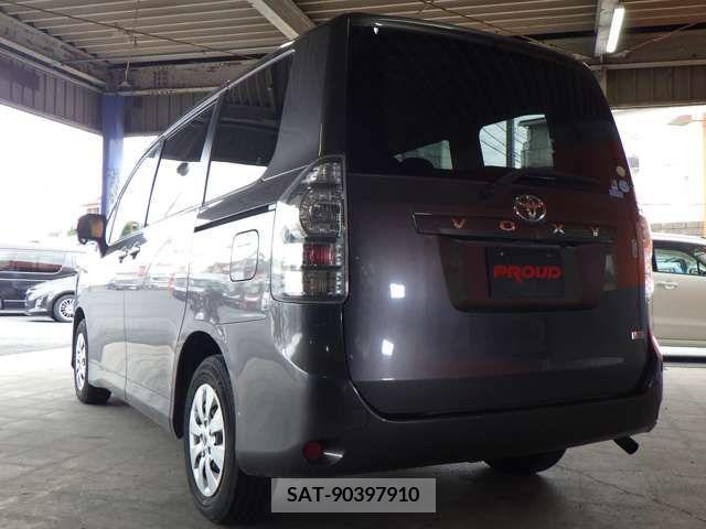 Toyota VOXY 2010-07 326954-8