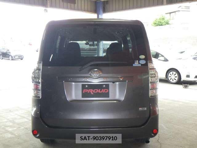 Toyota VOXY 2010-07 326954-7