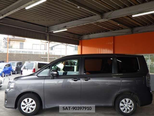 Toyota VOXY 2010-07 326954-4