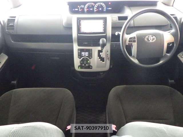 Toyota VOXY 2010-07 326954-1