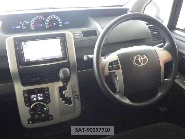 Toyota VOXY 2010-07 326954-11