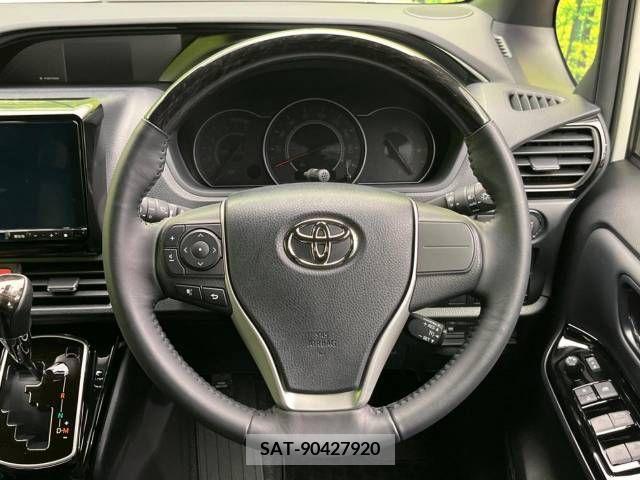 Toyota NOAH 2021-10 321654-6