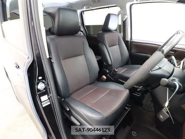 Toyota ESQUIRE 2014-12 202699-3