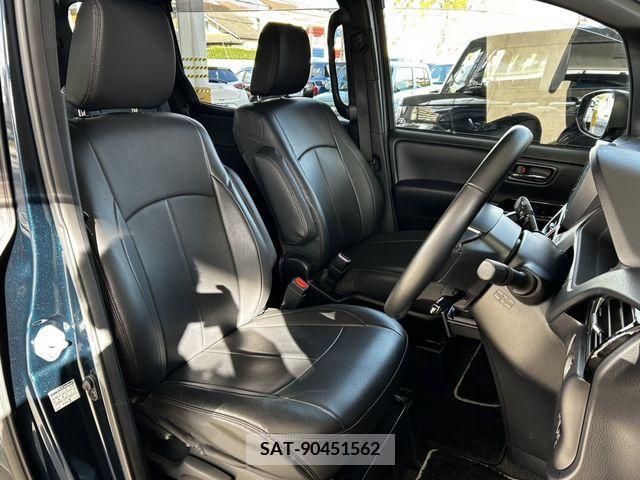 Toyota NOAH 2020-10 219445-11
