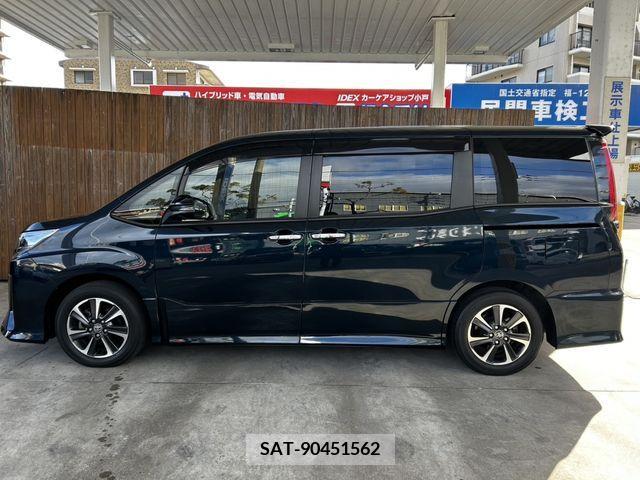 Toyota NOAH 2020-10 219445-7