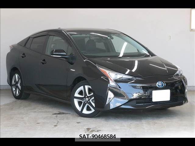 Toyota PRIUS 2016-03 331114-1