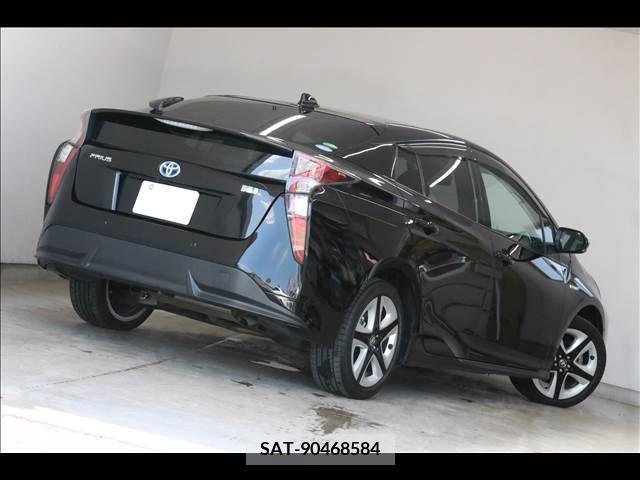 Toyota PRIUS 2016-03 331114-11