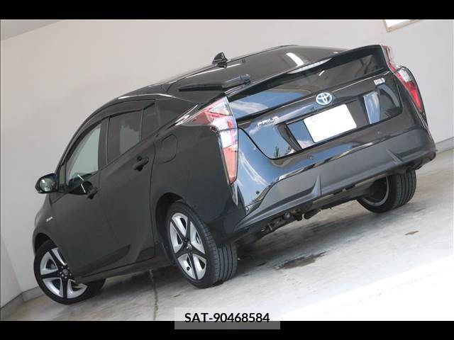 Toyota PRIUS 2016-03 331114-10