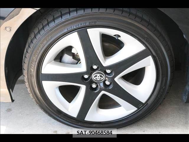 Toyota PRIUS 2016-03 331114-6