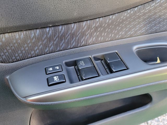 Nissan NOTE 2013-08 196593-15