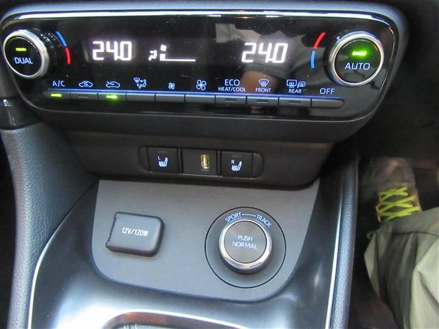 Toyota YARIS 2023-05 11371-8