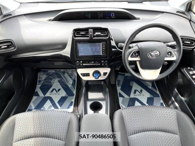 Toyota PRIUS 2016-11 380484-1
