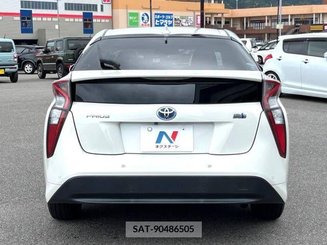 Toyota PRIUS 2016-11 380484-17