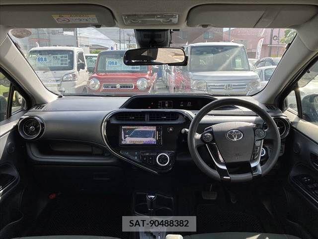 Toyota AQUA 2018-04 291906-1