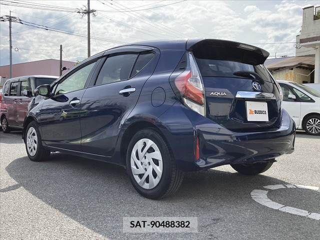 Toyota AQUA 2018-04 291906-11