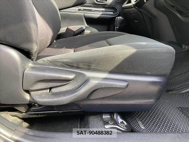 Toyota AQUA 2018-04 291906-28