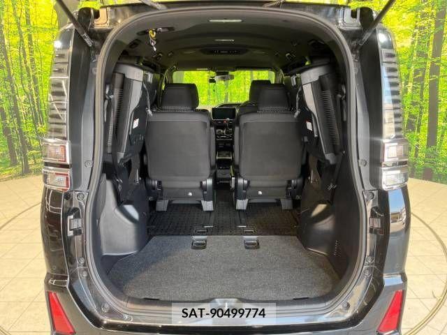 Toyota VOXY 2019-04 370408-11