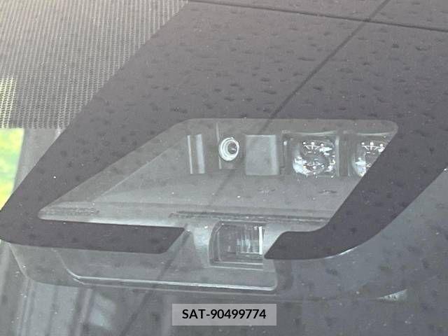 Toyota VOXY 2019-04 370408-2