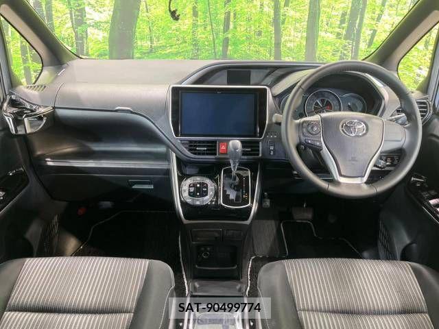 Toyota VOXY 2019-04 370408-1