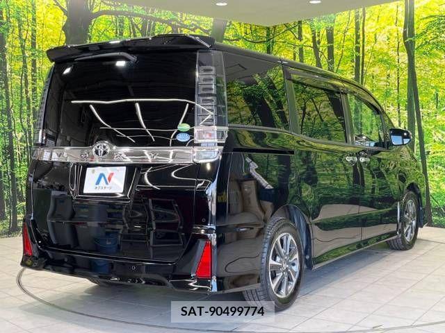 Toyota VOXY 2019-04 370408-17