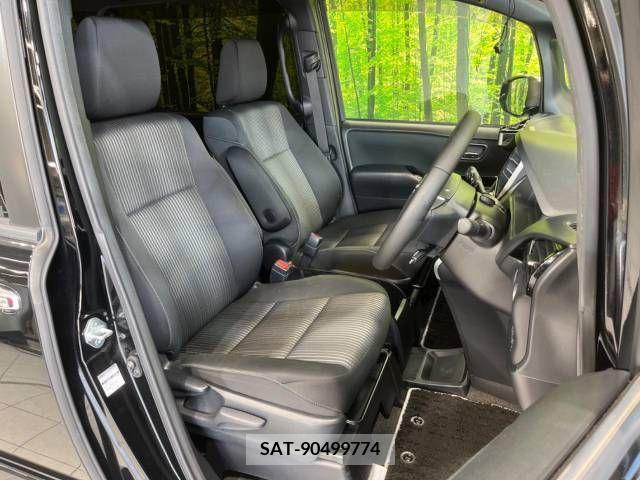 Toyota VOXY 2019-04 370408-8