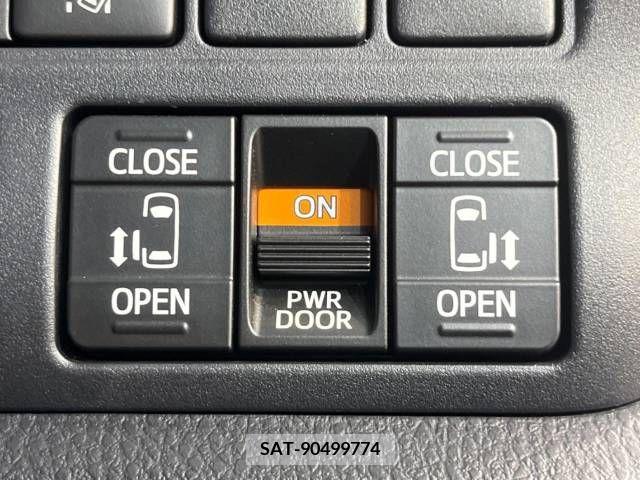 Toyota VOXY 2019-04 370408-7