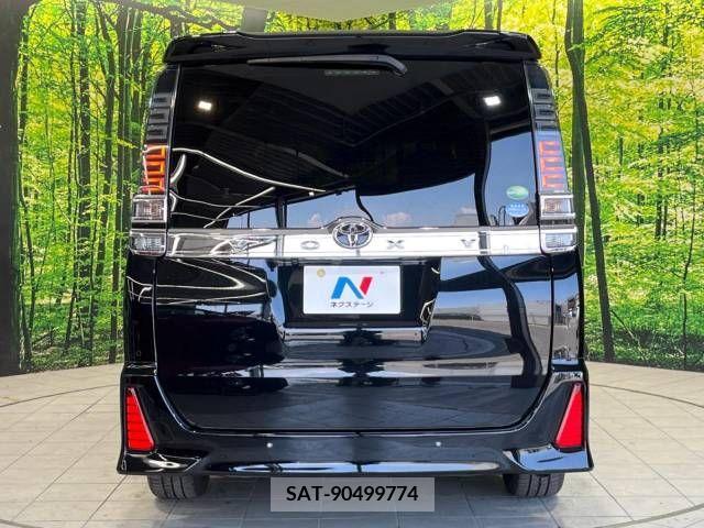 Toyota VOXY 2019-04 370408-15