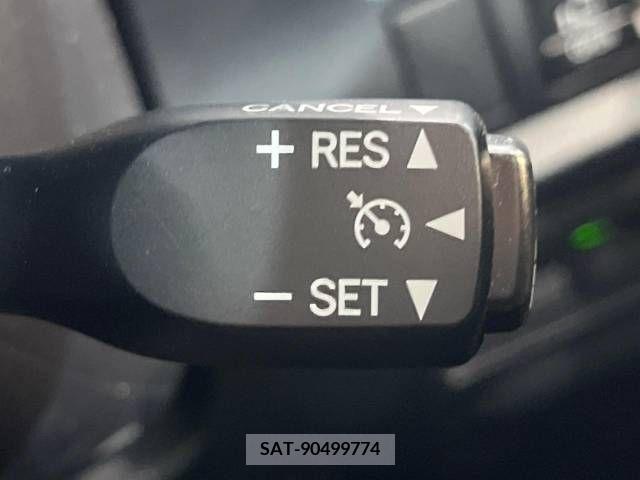Toyota VOXY 2019-04 370408-6