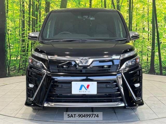 Toyota VOXY 2019-04 370408-14