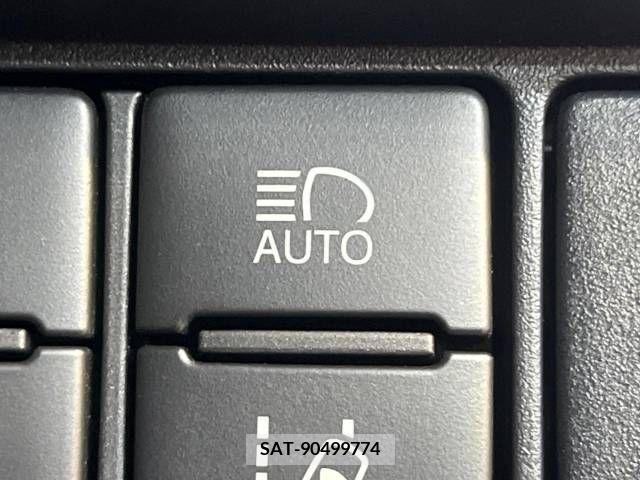 Toyota VOXY 2019-04 370408-5