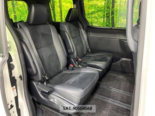 Toyota VOXY 2020-10 321671-9