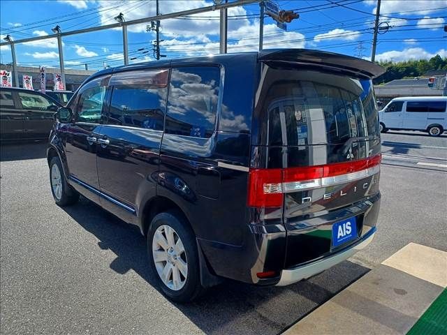 Mitsubishi DELICA D5 2010-09 8830-2