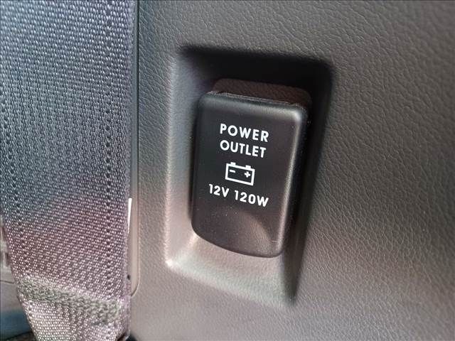 Mitsubishi DELICA D5 2010-09 8830-28