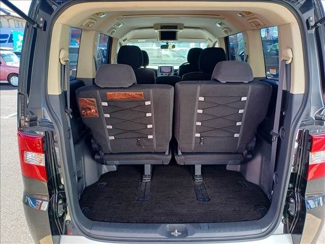 Mitsubishi DELICA D5 2010-09 8830-26