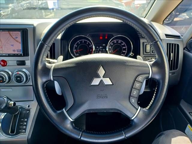 Mitsubishi DELICA D5 2010-09 8830-13