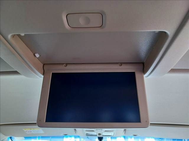 Mitsubishi DELICA D5 2010-09 8830-9
