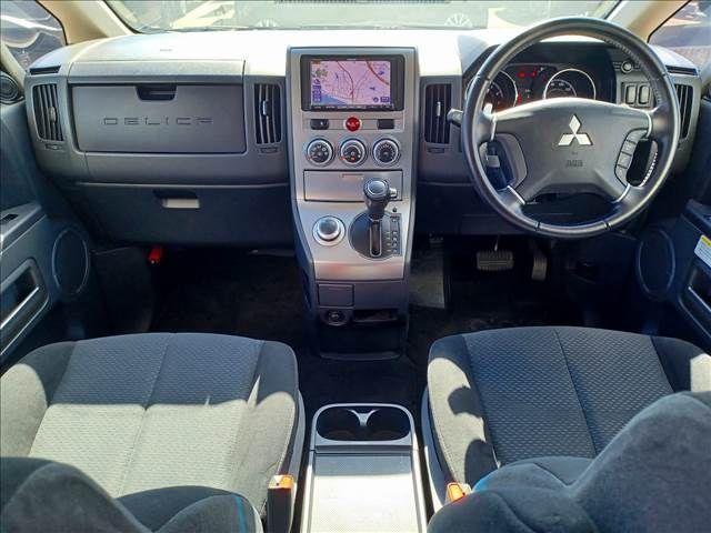Mitsubishi DELICA D5 2010-09 8830-1
