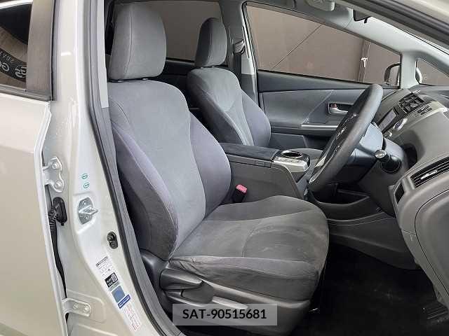 Toyota PRIUS ALPHA 2014-12 372728-8