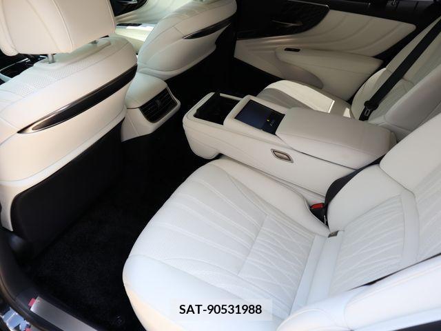 Lexus LS 2020-12 304727-11