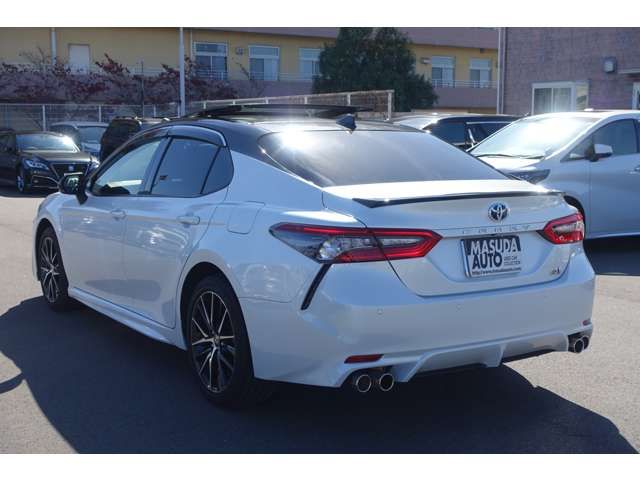 Toyota CAMRY HYBRID 2022-02 183022-4