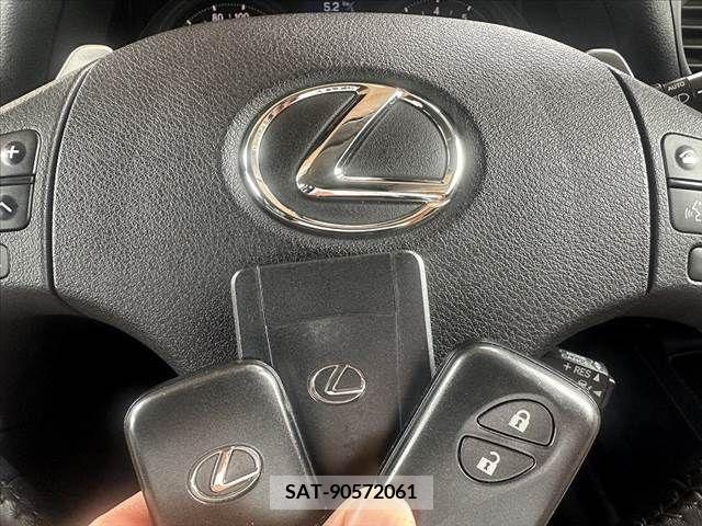 Lexus IS 2010-04 334263-22
