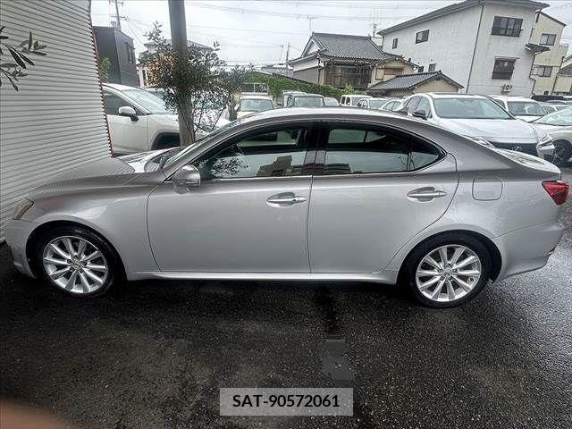 Lexus IS 2010-04 334263-11