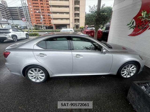 Lexus IS 2010-04 334263-10