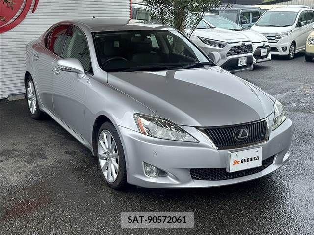 Lexus IS 2010-04 334263-9