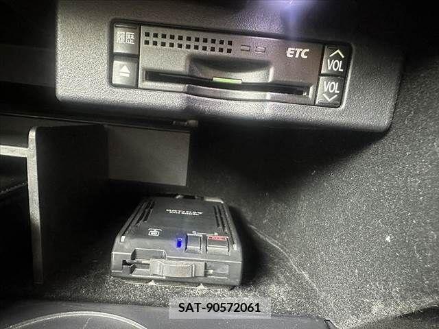 Lexus IS 2010-04 334263-5