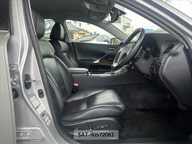 Lexus IS 2010-04 334263-15