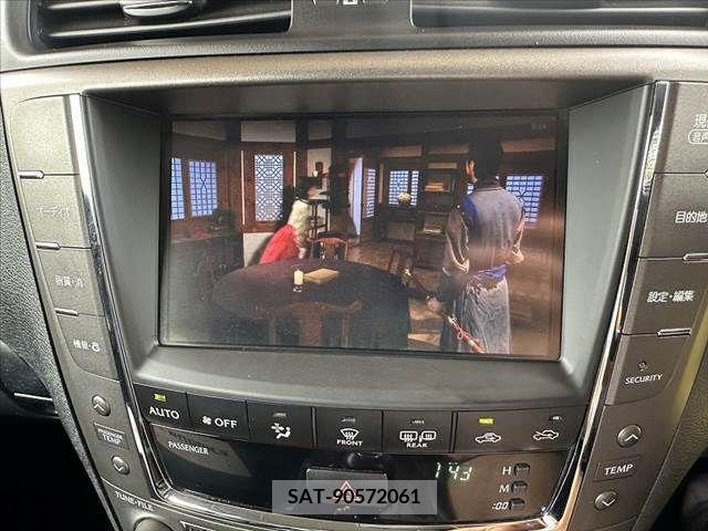 Lexus IS 2010-04 334263-2