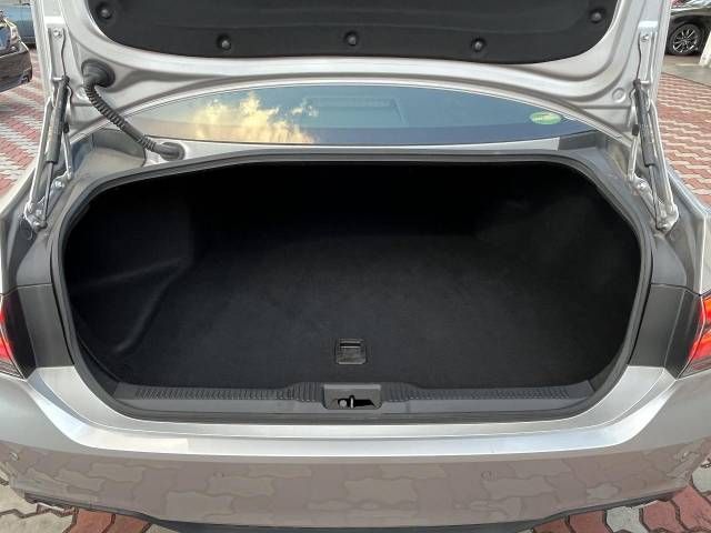 Toyota CROWN SEDAN 2018-09 10681-13