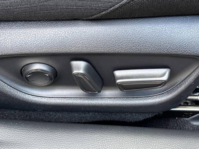 Toyota CROWN SEDAN 2018-09 10681-6